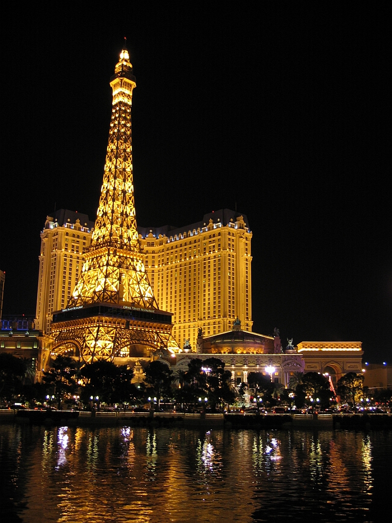 037 Paris depuis Bellagio de nuit.jpg